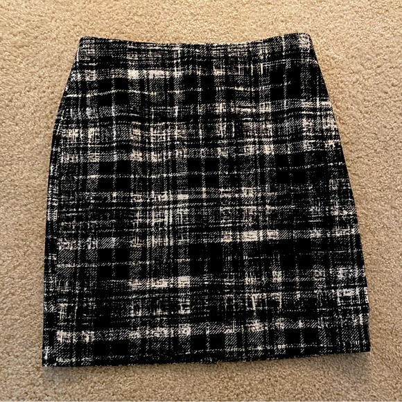 Ann Taylor Plaid Skirt Black & White - Sz 2P - Picture 1 of 4